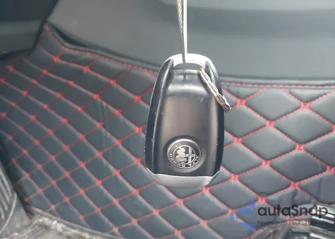 2018 Alfa Romeo Stelvio Awd из США, поврежденный, VIN ZASFAKAN5J7B62090